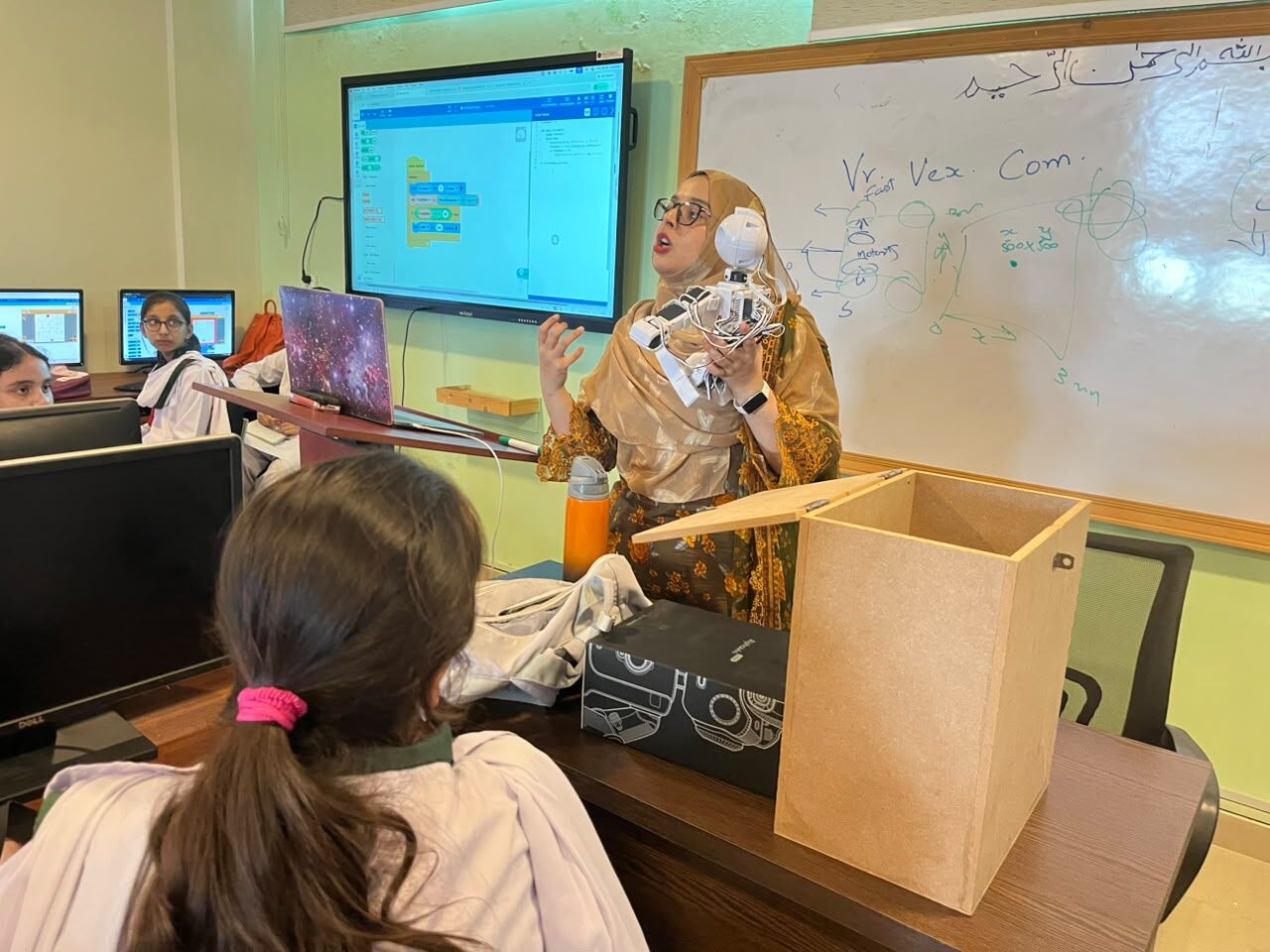 Interactive humanoid robot demonstration during the APS workshop